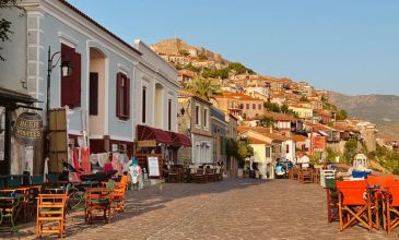 Midilli Adası Tatil Paketi (Feribot Bileti ve Blue Sea Hotel 2 Gece Konaklama)